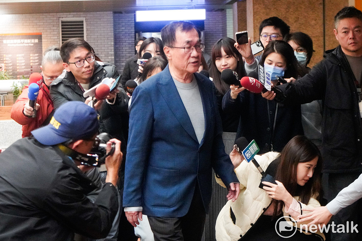 即將卸任的台北市副市長李四川今主持最後一次都市計畫委員會，進行社子島地區細部計畫案簡報。 圖：張良一/攝