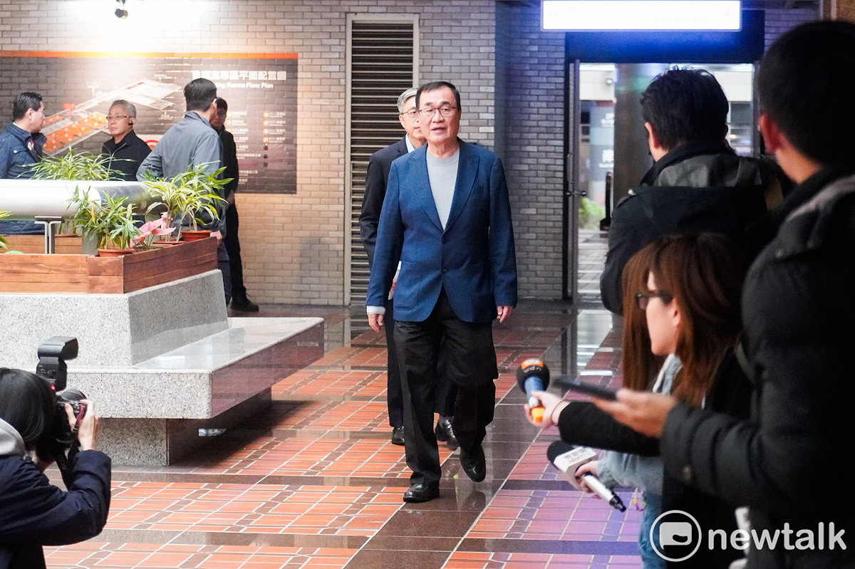 即將卸任的台北市副市長李四川今主持最後一次都市計畫委員會，進行社子島地區細部計畫案簡報。 圖：張良一/攝