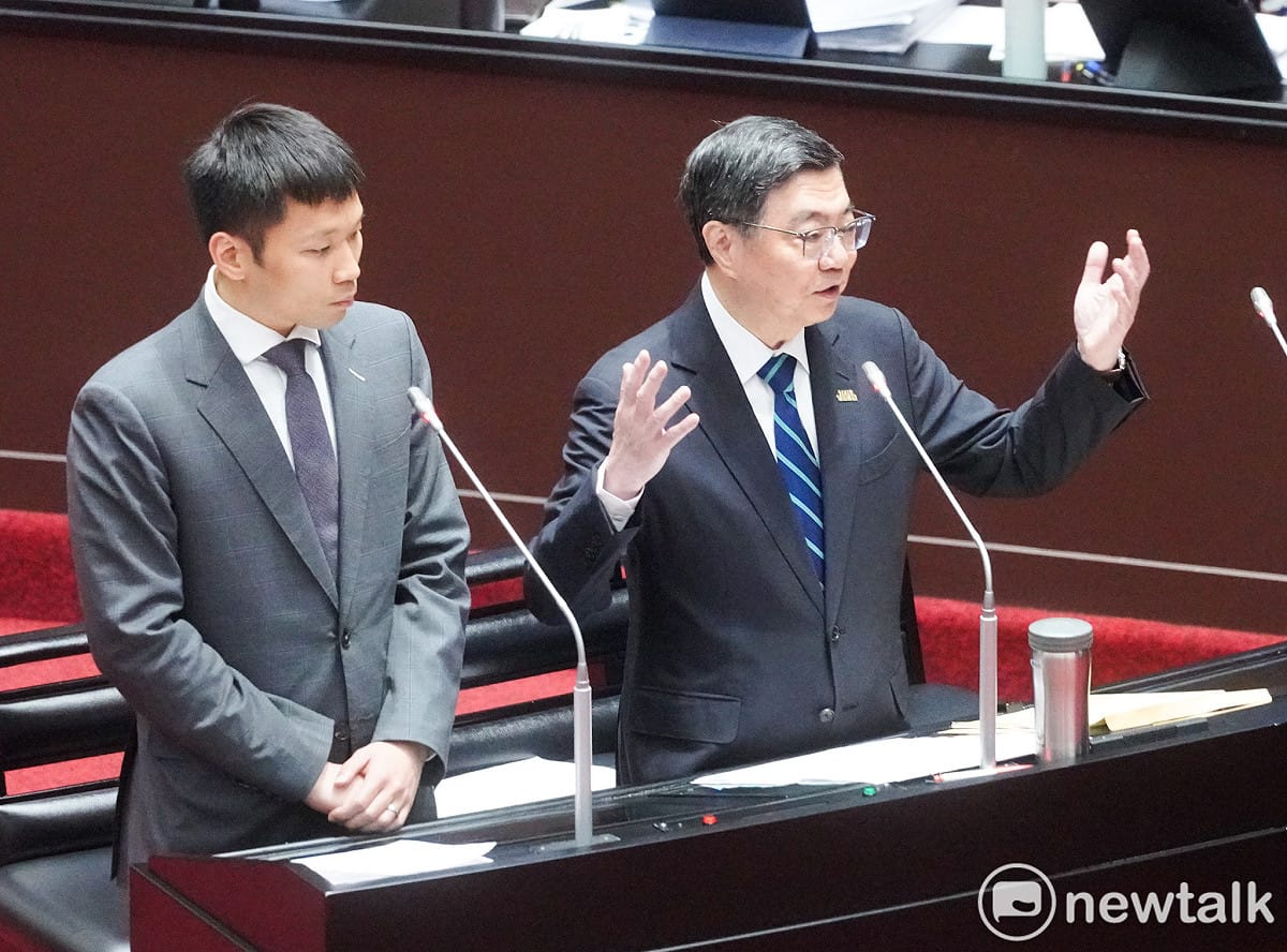 行政院長卓榮泰、運動部長李洋今（10）天在立院院會備詢。 圖：張良一/攝