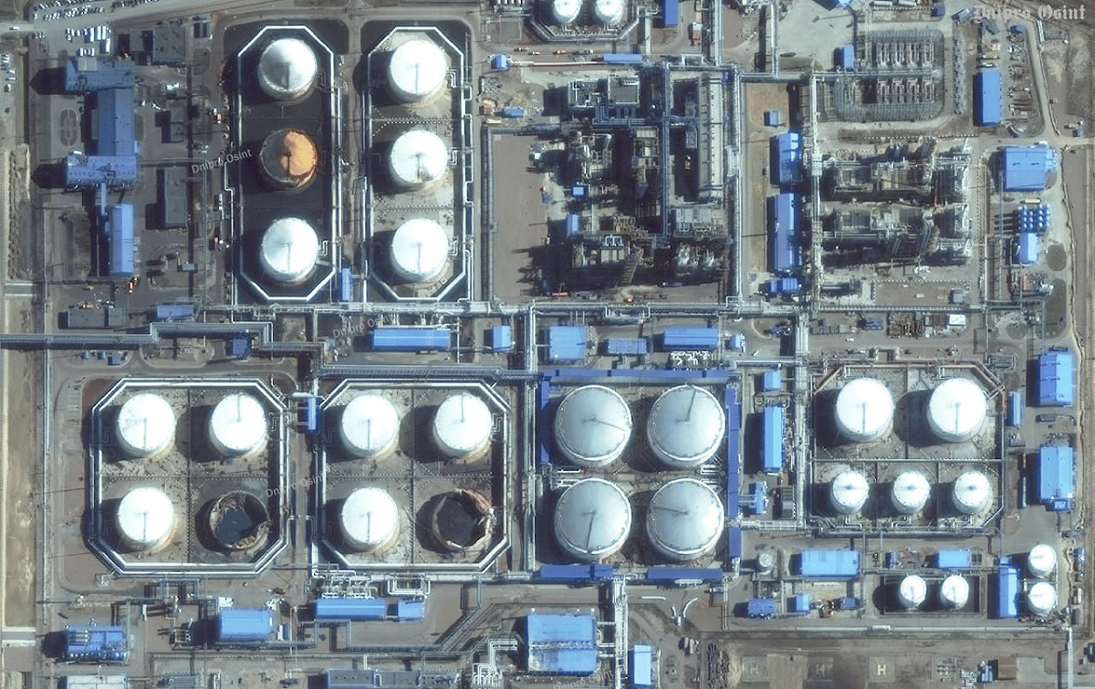 烏克蘭無人機攻擊攻擊範圍廣泛，俄羅斯烏法地區目標除石油煉製設施遭攻擊外，疑似還波及烏法聚合生產協會（UAPO）。 圖：翻攝自Nexta