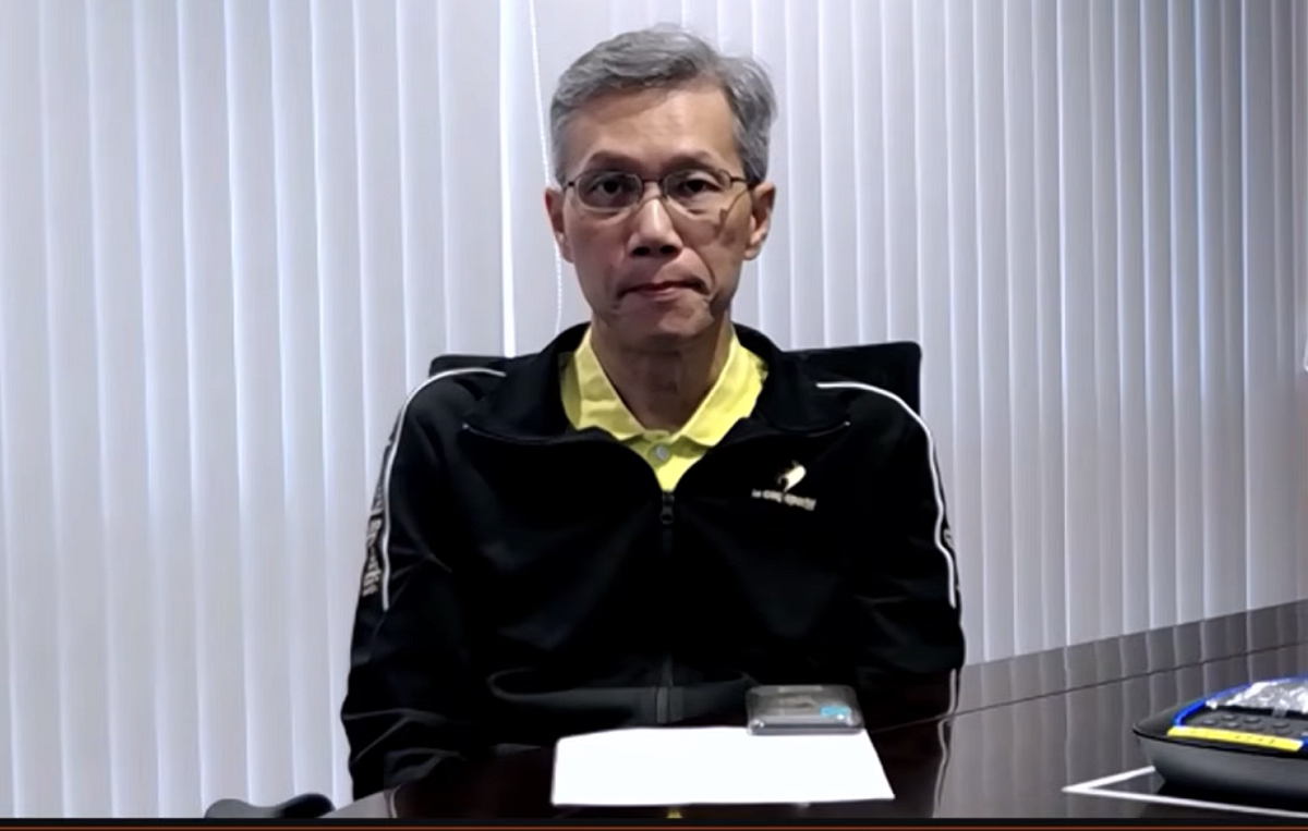 南亞科（2408）今（14）日召開重大訊息記者會，由財務主管饒昌明說明公司決議。 圖：擷取自證交所YT