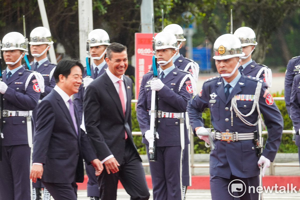 總統賴清德今早在總統府前廣場以軍禮歡迎巴拉圭共和國總統貝尼亞。 圖：張良一/攝