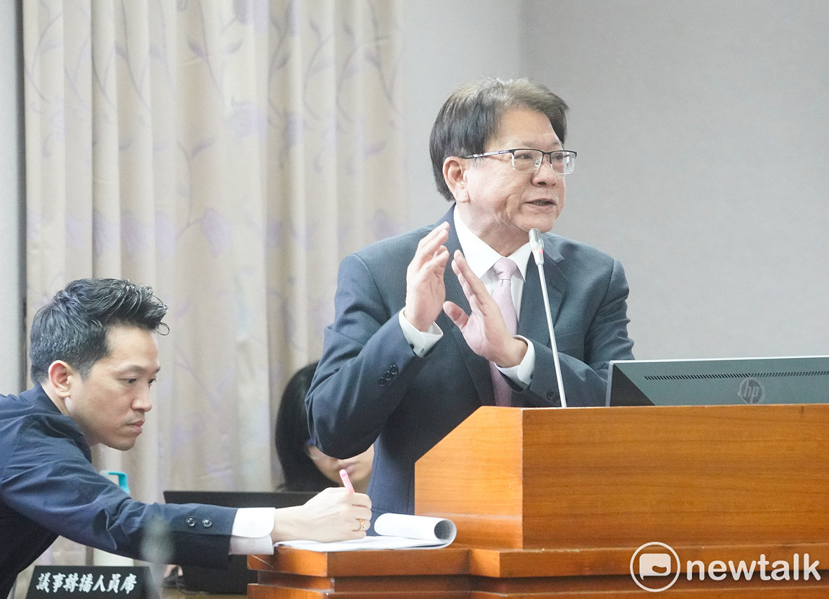 總統府秘書長潘孟安在立院司法及法制委員會備詢。 圖：張良一/攝