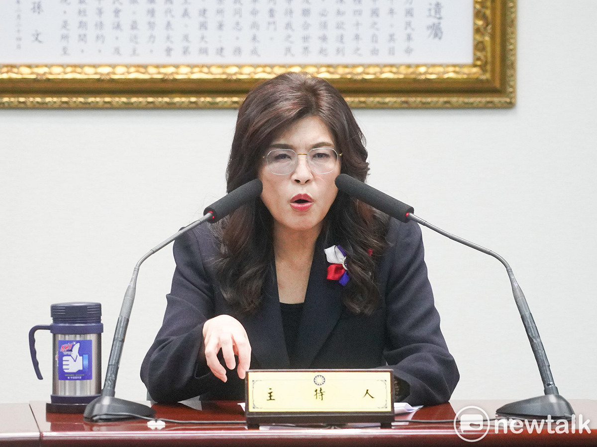 即將訪美的國民黨主席鄭麗文在國民黨中央舉行行前記者會。 圖：張良一/攝