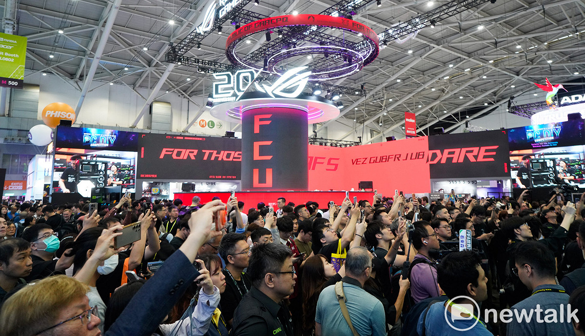 2026台北國際電腦展今起在南港展覽館展出，展出首日即吸引上萬人次參觀參與展出的廠商新產品，場面相當熱絡。 圖：張良一/攝
