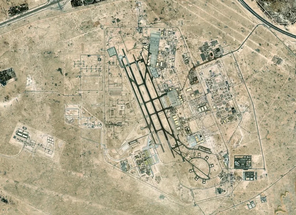 俯瞰美軍駐卡達烏代德（ Al Udeid ）空軍基地。 圖：翻攝自熊熊講堂