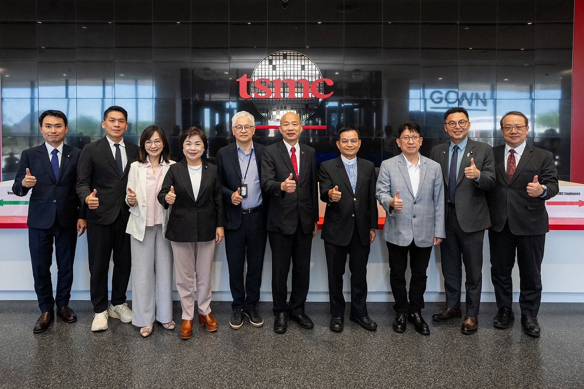 立法院長韓國瑜(中)率跨黨派訪團前往台積電亞利桑那州廠（TSMC Arizona）參訪。 圖：取自韓國瑜臉書
