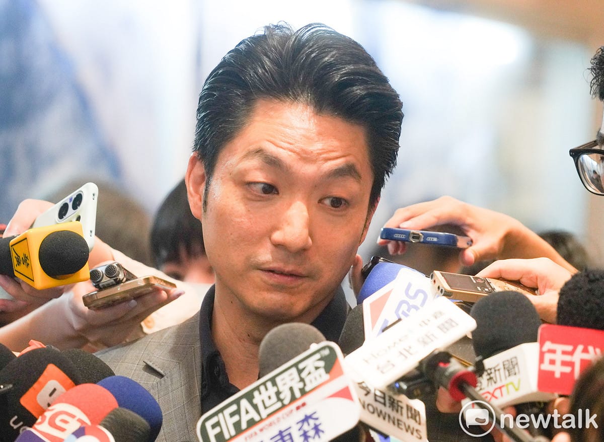 台北市長蔣萬安前往台北市客家育成中心出席「客聚Taipei Hakka Hub」揭牌典禮前受訪。 圖：張良一/攝