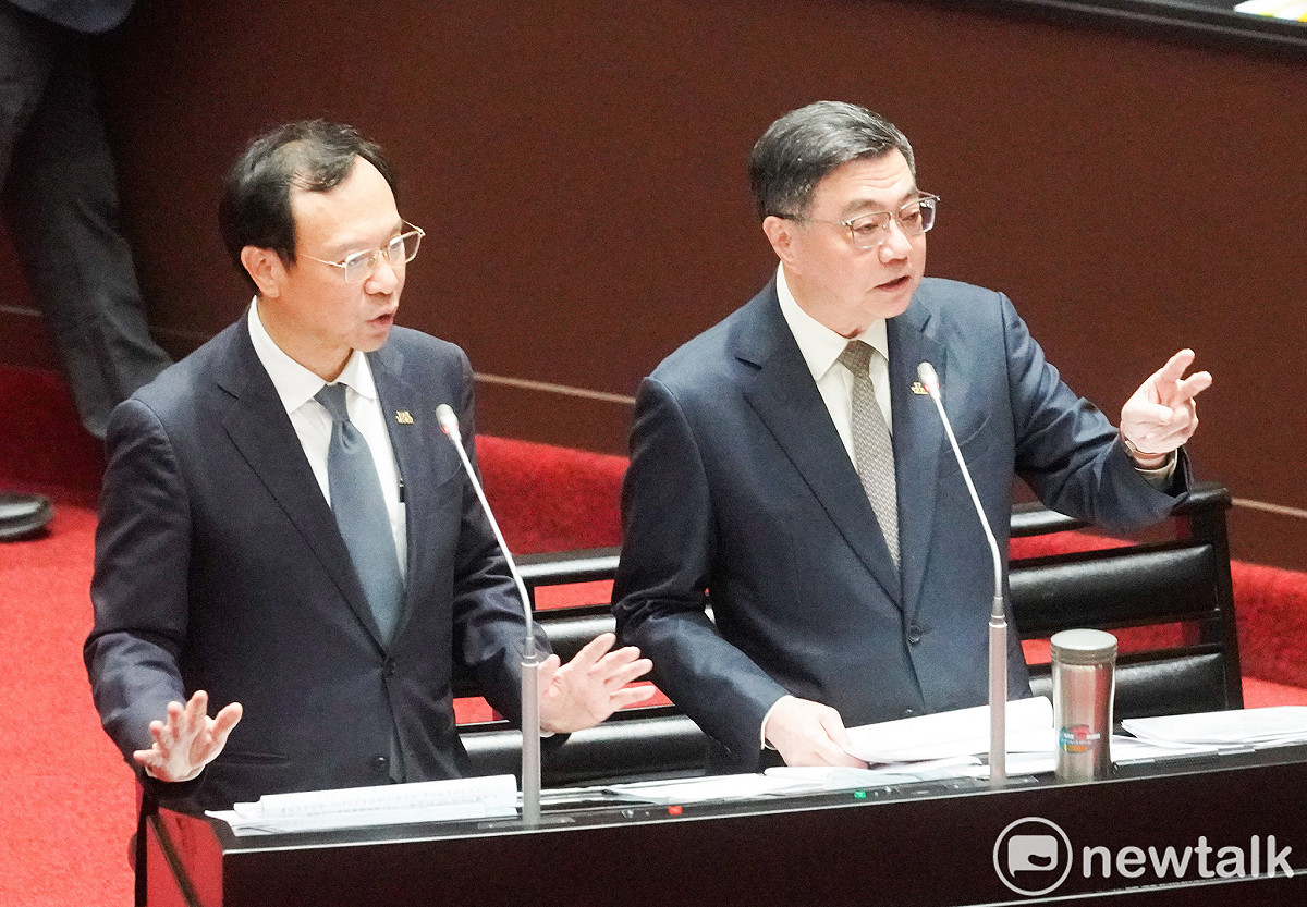 行政院長卓榮泰赴立法院就中聯油脂大豆沙拉油事件及食安監管機制缺失檢討專案報告並備質詢，左為衛福部長石崇良。 圖：張良一/攝