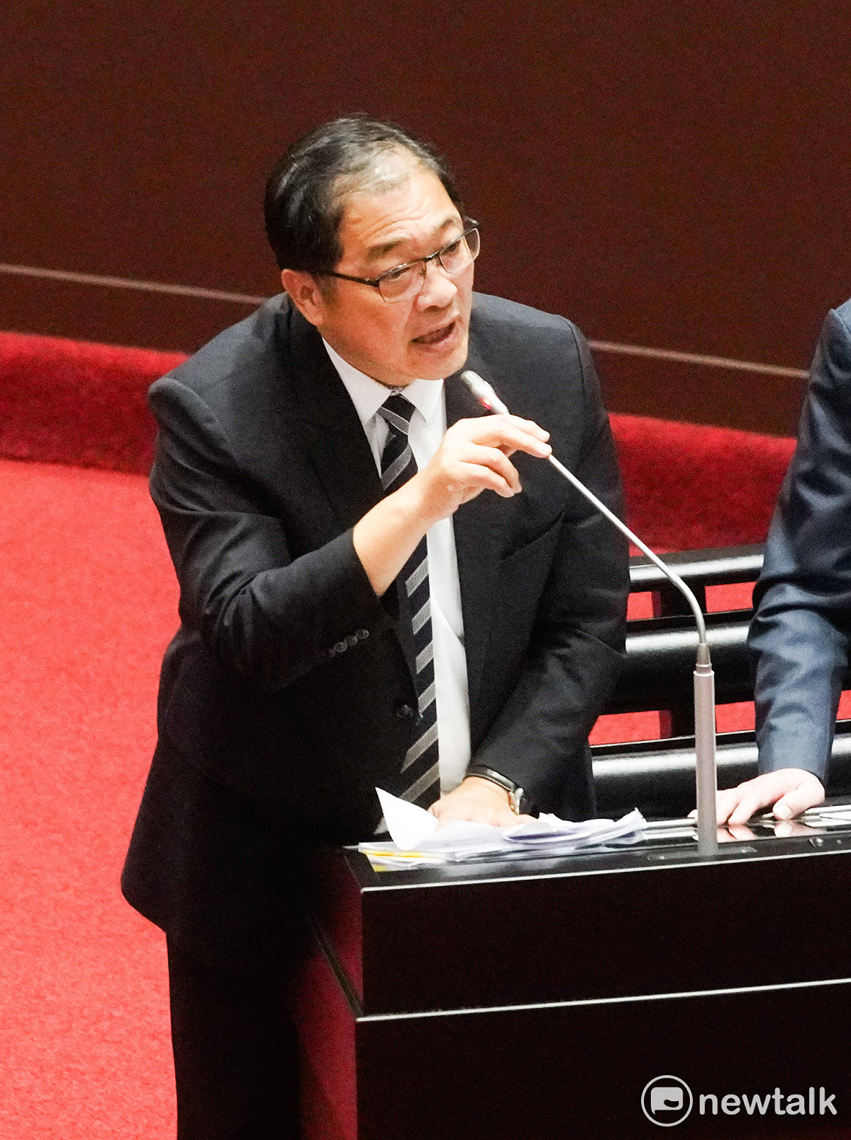 行政院長卓榮泰赴立法院就中聯油脂大豆沙拉油事件及食安監管機制缺失檢討專案報告。圖為法務部長鄭明謙備詢。 圖：張良一/攝