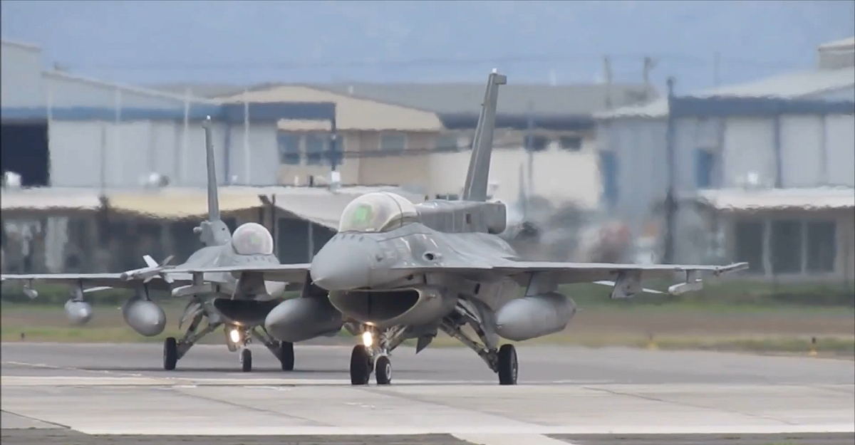 隨著伊朗局勢升級，美國向約旦重新部署F-16戰鬥機。美國空軍在返回本土僅兩週後，又將12架F-16C Block 50戰鬥機重新部署到約旦，以應對可能對伊朗發動的新一輪空襲。 圖 : 翻攝自 X
