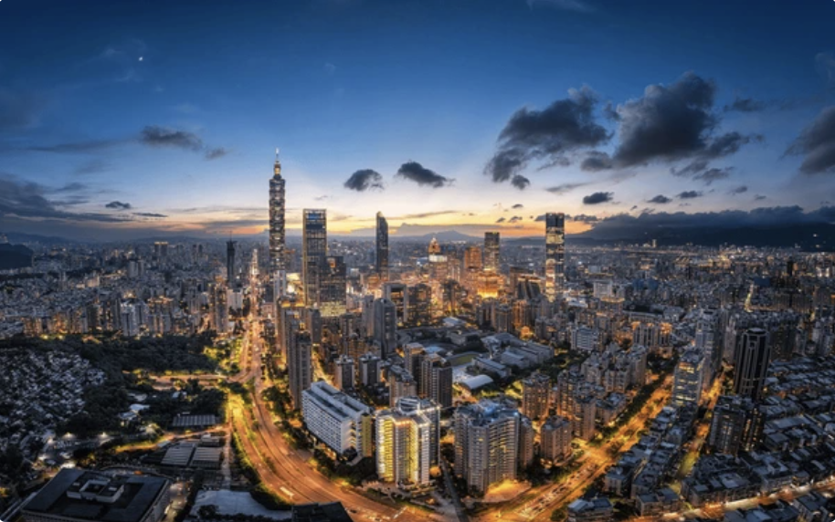 隨著 AI 基建熱潮持續發酵，帶動台灣出口、投資成長，國內外主要機構近期也紛紛上修台灣今年 GDP 預測。 圖：Shutterstock