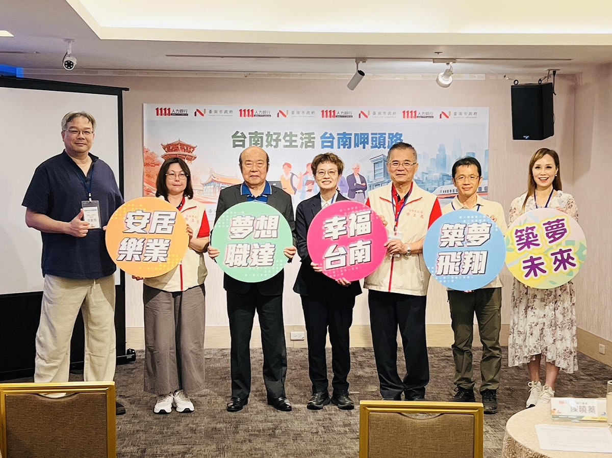 1111 人力銀行指出，除了半導體及電子科技外，觀光旅遊、美食餐飲、食品加工、機械設備、金屬製造及文創等產業同樣具有競爭力，形成多元產業結構，也讓不同背景、不同專長的人才能找到合適工作。 圖：1111人力銀行／提供