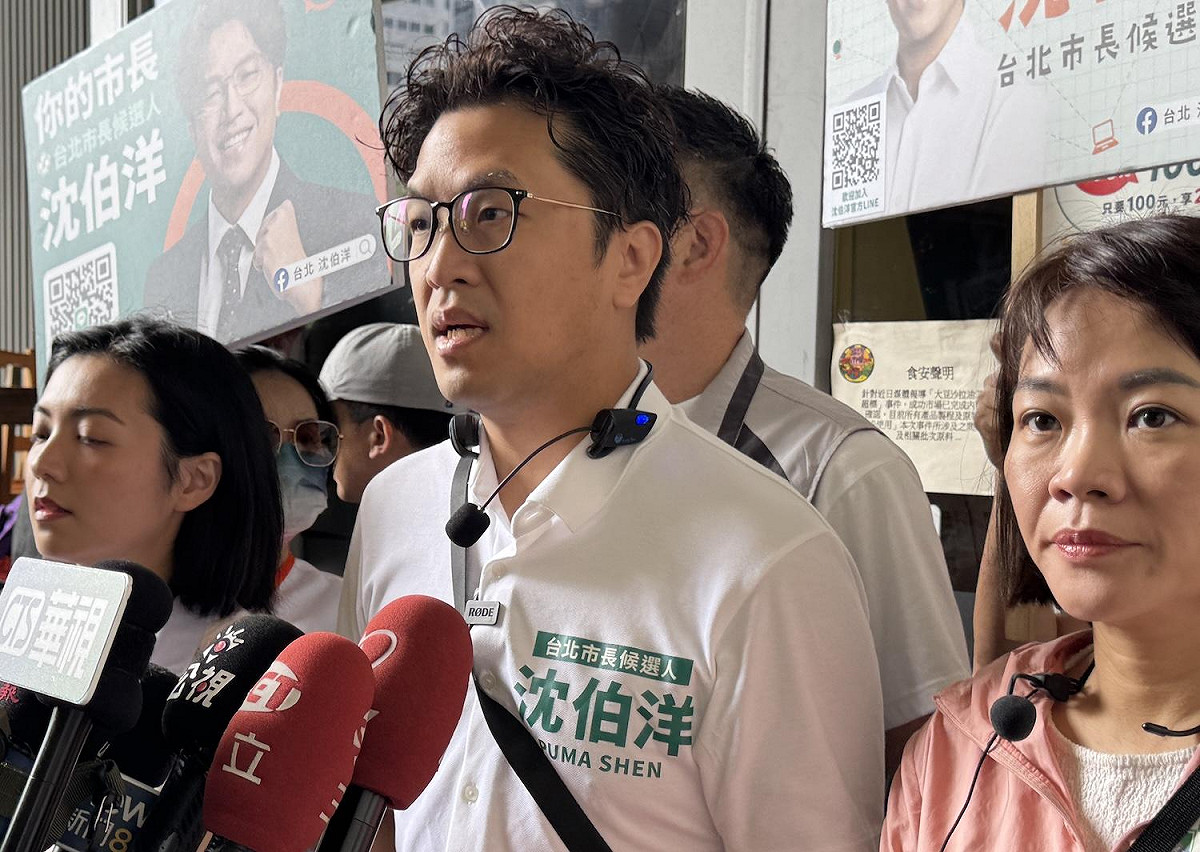 民進黨台北市長候選人沈伯洋8日前往台北市成功市場拜票 圖：林朝億/攝