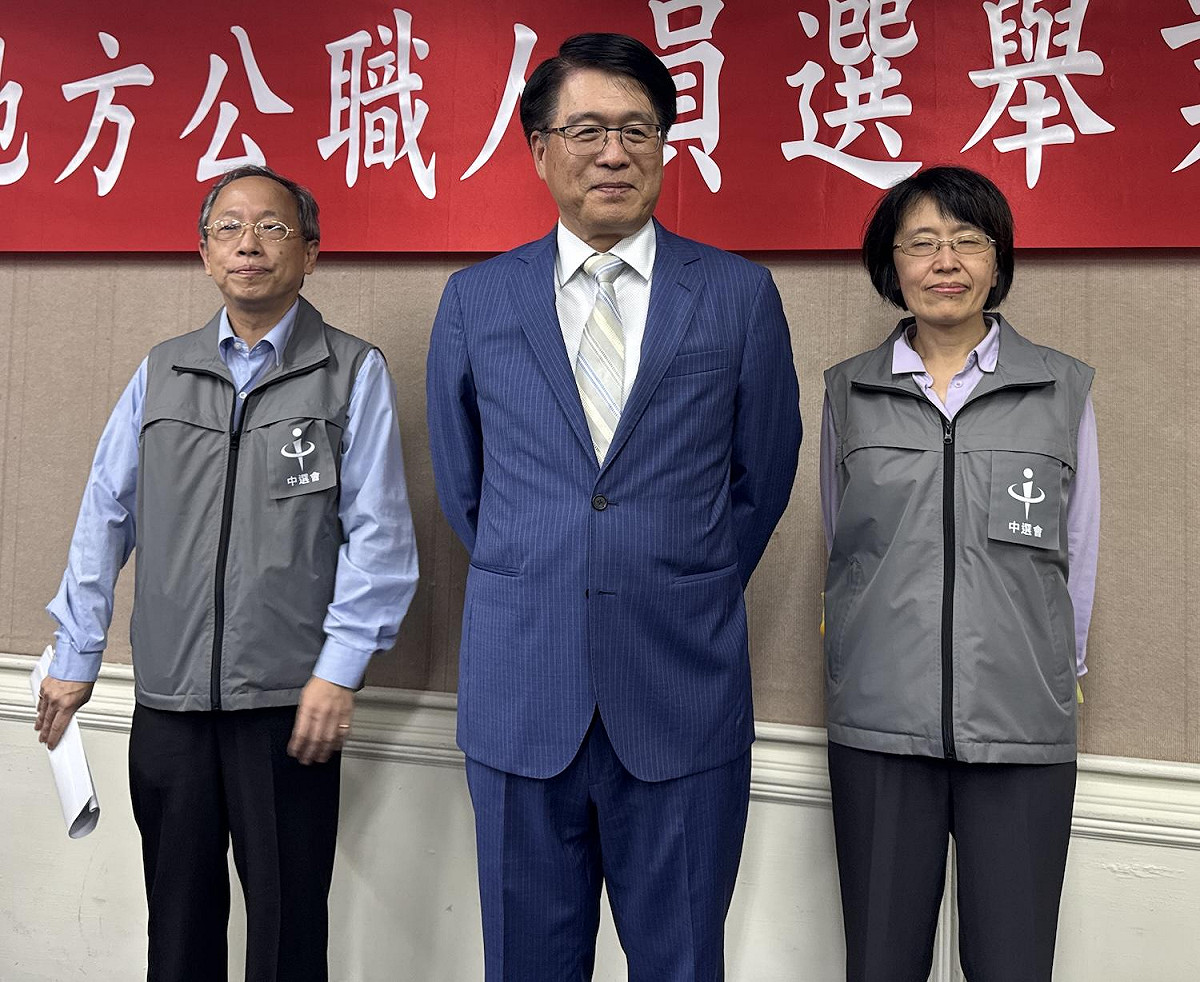 中選會主委游盈隆(中) 圖：林朝億/攝（資料照）