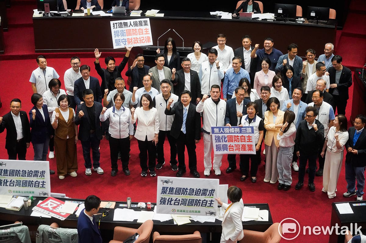 藍白版無人機條例另設「戰略委員會」，陳冠廷表示，台灣無人載具產業需要的是更有效率的政策整合與更快速的戰力形成，而不是疊床架屋，再增加一層新的行政機制。 圖：張良一/攝（資料照）