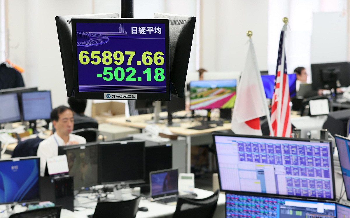 費半連8黑創18年紀錄！亞股掀賣壓 台股早盤殺逾800點、台幣貶破32.5元