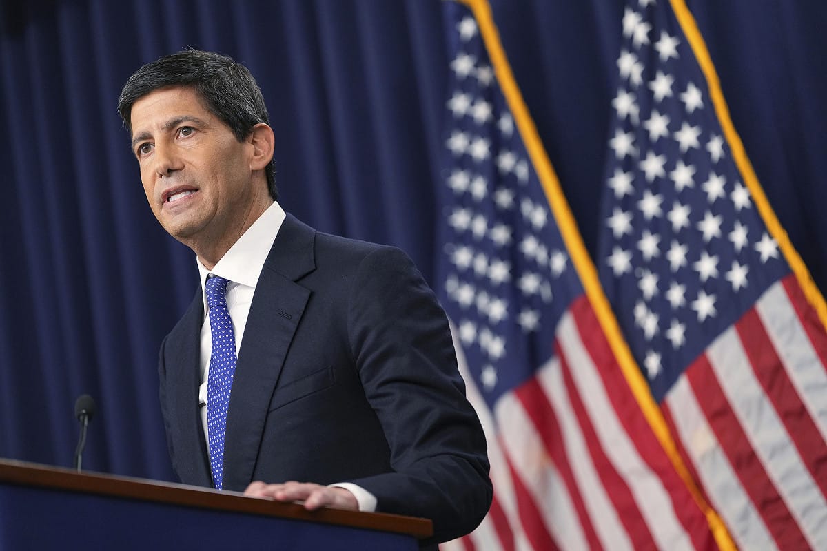 聯準會主席華許（Kevin Warsh）於週四（16 日）FOMC 會後記者會上表示堅定抗通膨的立場。 圖：美聯社／達志影像