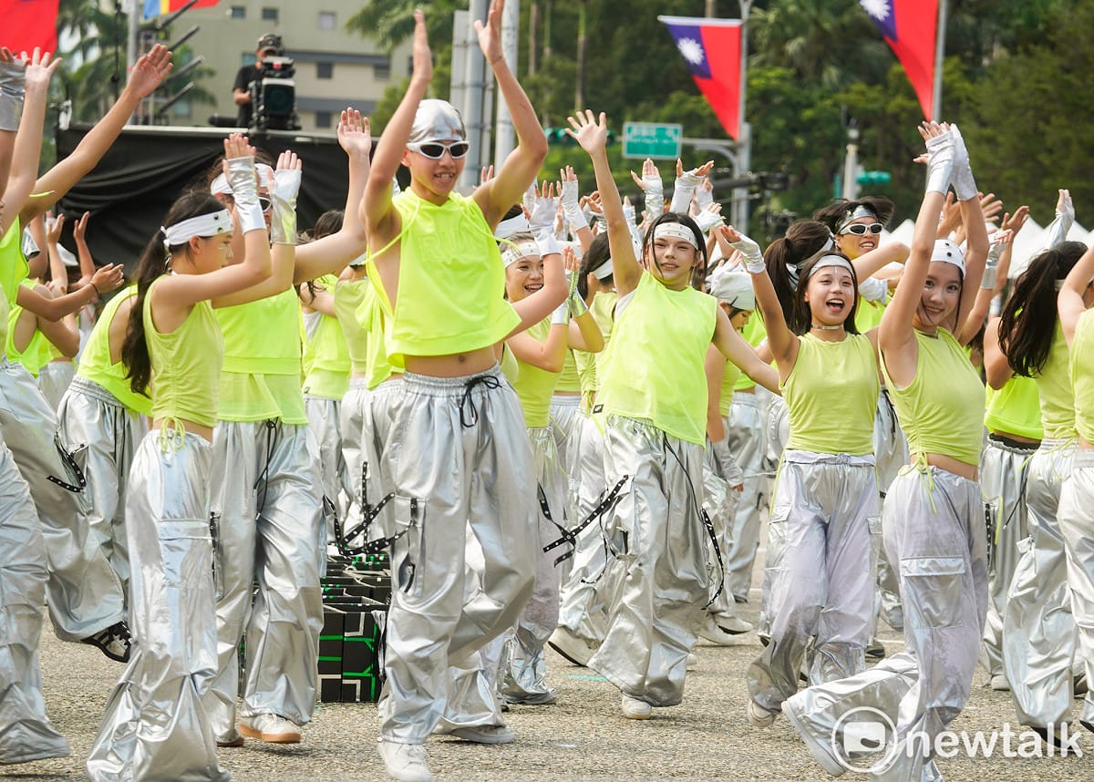 莊敬高中學生在115年國慶大會演出。 圖：張良一/攝