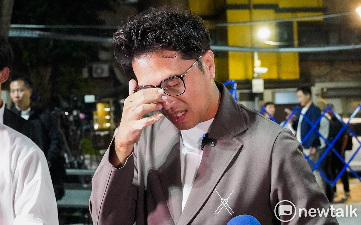 沈伯洋手劃傷狀況曝光！今晚將打點滴、明天強制休息半天