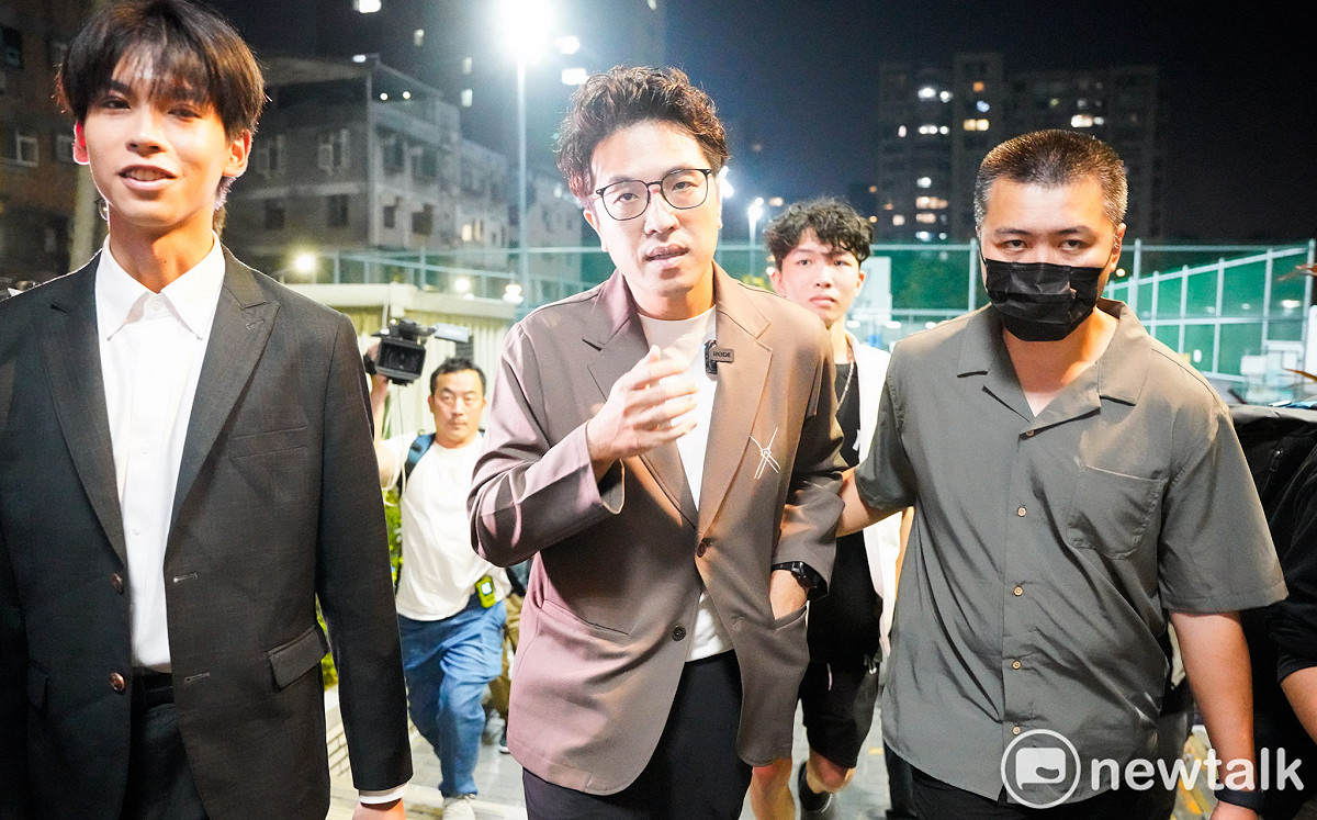 沈伯洋不解蔣萬安松山機場遷移如何串聯AI科技廊帶 秒答「這句英文」直呼太嗆了
