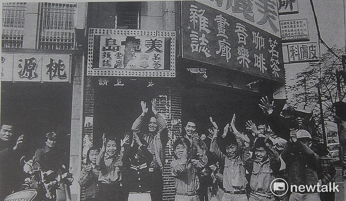施明德落網，高雄校園鞭炮聲不斷，仿佛提早過年，小學老師甚至輪番帶學生到美麗島服務處歡呼。 高雄歷史博物館提供