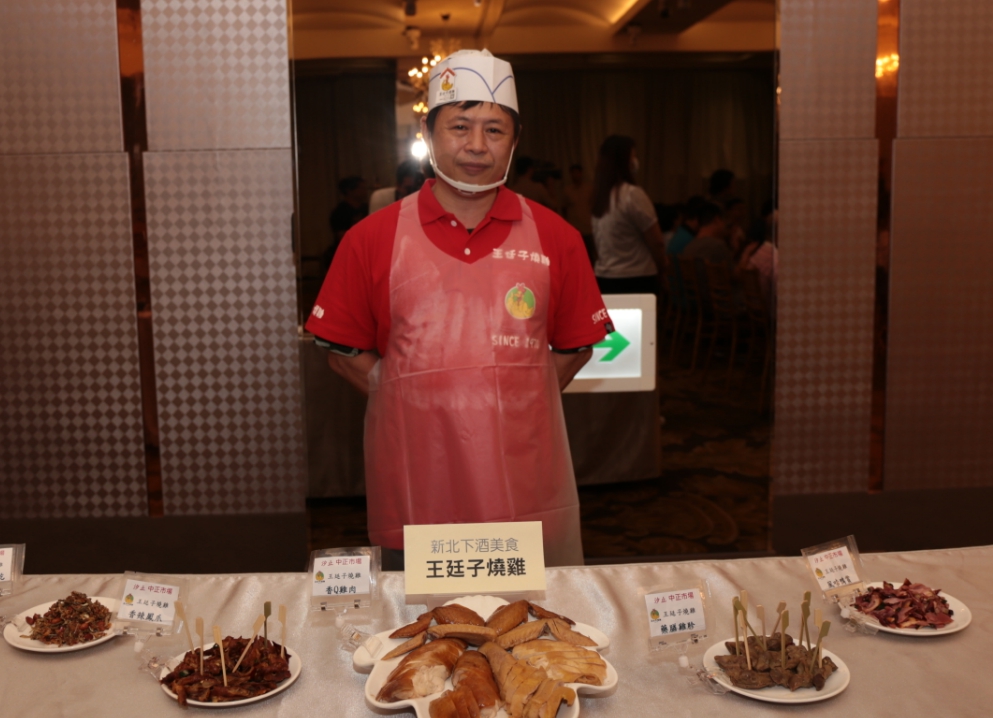 本次活動除了啤酒外，還有新北十大伴手禮、特色夜市攤商、新北觀光工廠產品及文創商品等超過100個攤位，一站滿足多重享受。 圖：新北市政府/提供