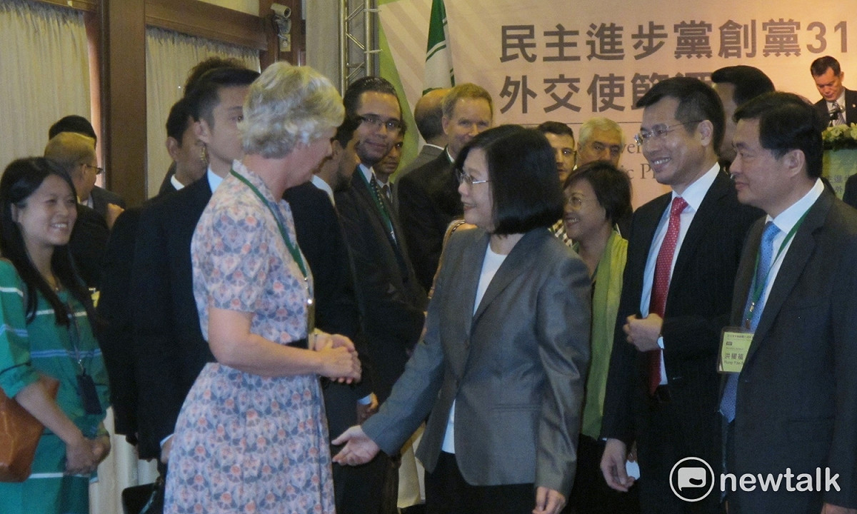 總統蔡英文28日出席民進黨外交使節黨慶會議。 圖：林朝億/攝