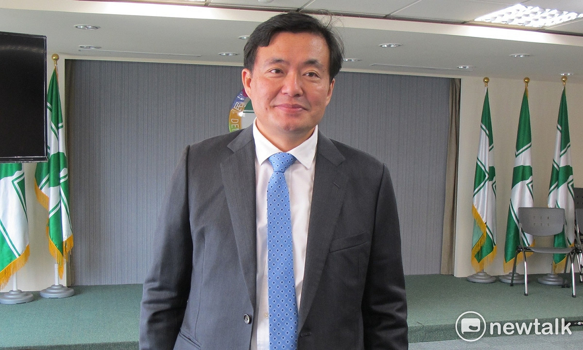 民進黨秘書長洪耀福今（26）日下午表示，尊重選民對黃國昌提出罷免，也說民進黨會公開呼籲支持者出來，對罷免投出反對票。 圖：林朝億/攝