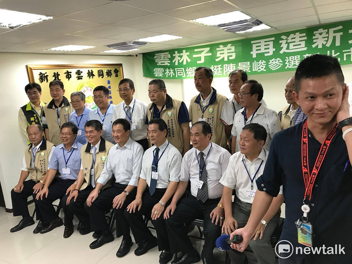 陳景峻與雲林同鄉會同仁合影。 圖：周煊惠 / 攝
