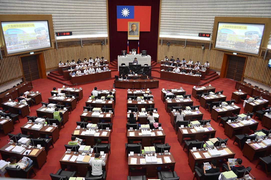 高雄市長陳菊在市議會報告中表示，在執政即將邁入最後一年，仍將秉持初衷，不會有任何的鬆懈，為未來百年高雄的發展，打下厚實的基礎。  圖 : 翻攝自陳菊臉書