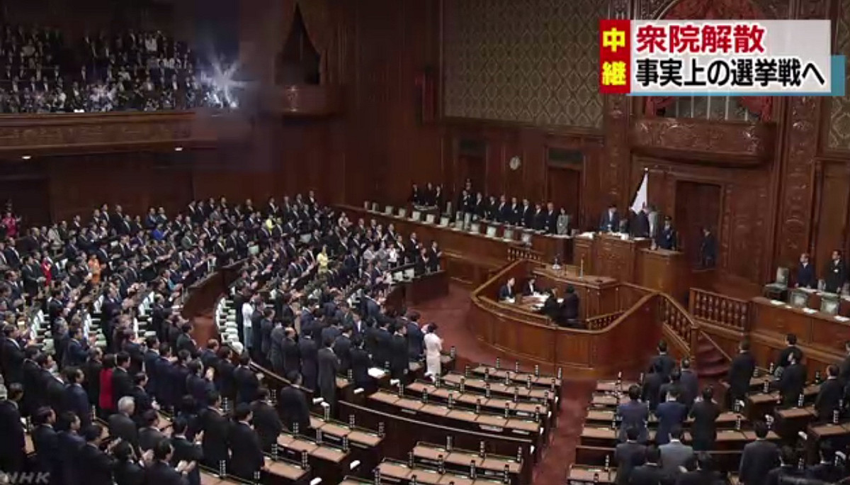 安倍晉三28日解散眾議院，啟動國會大選提前至10月22日舉行。 圖：翻攝NHK