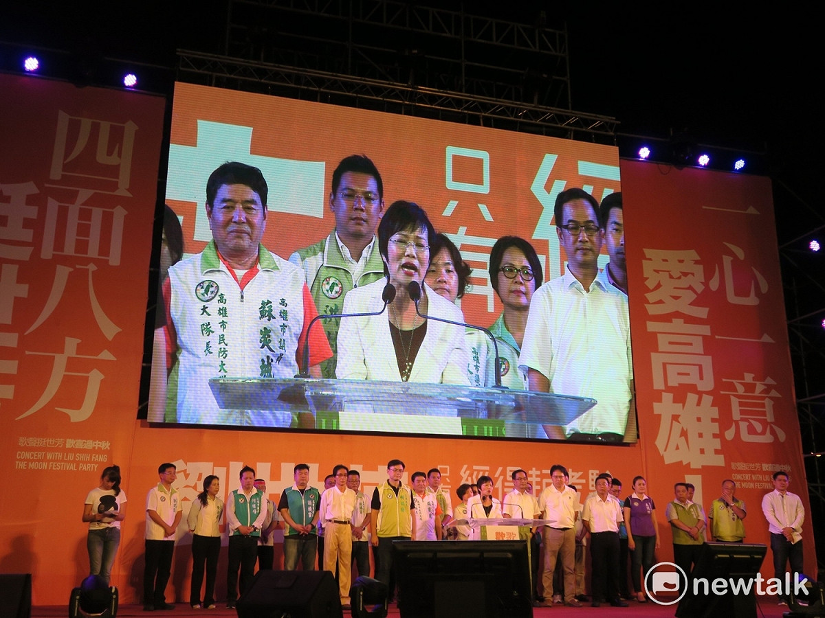 現任市長陳菊力挺的劉世芳也在上週舉辦中秋晚會，包括曾表態參選的邱議瑩在內的民進黨6席立委、20多席的議員出席力挺劉世芳，近兩萬人參加。 圖 : 易言之/攝