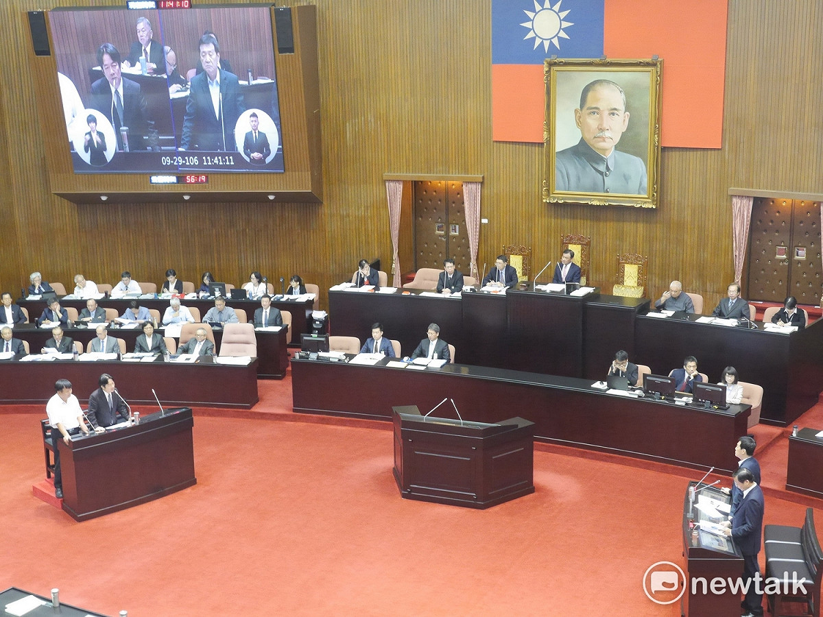 針對國民黨籍立委曾銘宗與費鴻泰質詢提問，賴是否會延續立委時的立場，要求日方對慰安婦公開道歉，賴清德答詢時表示，會向駐日代表謝長廷要求。 圖：趙婉淳／攝