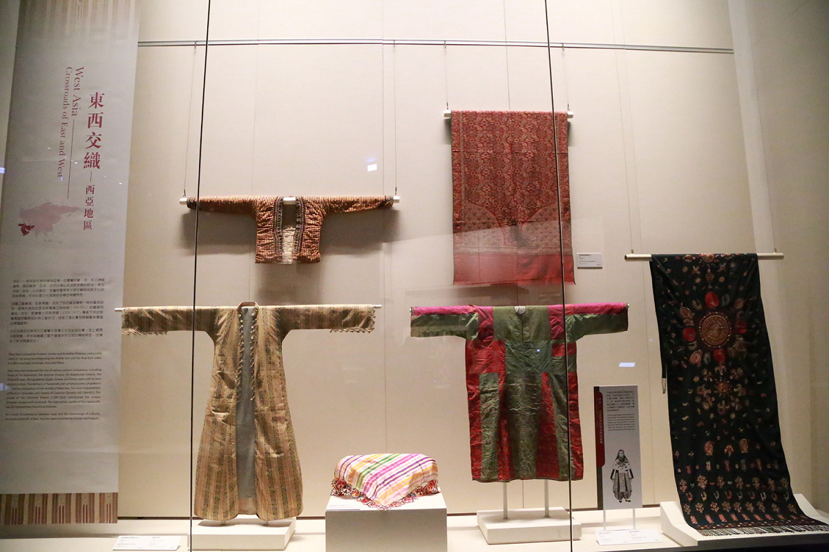 「故宮亞洲藝術節」，以印度為主軸，展出印度佛教、織品及南亞美玉等文物。 圖：嘉義縣政府/提供