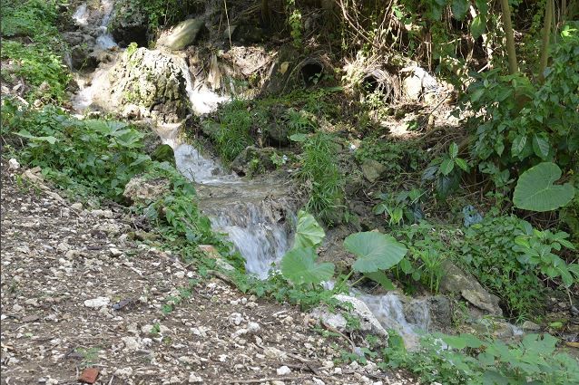 登山街60巷水道修復前景象。 圖：高雄市政府提供