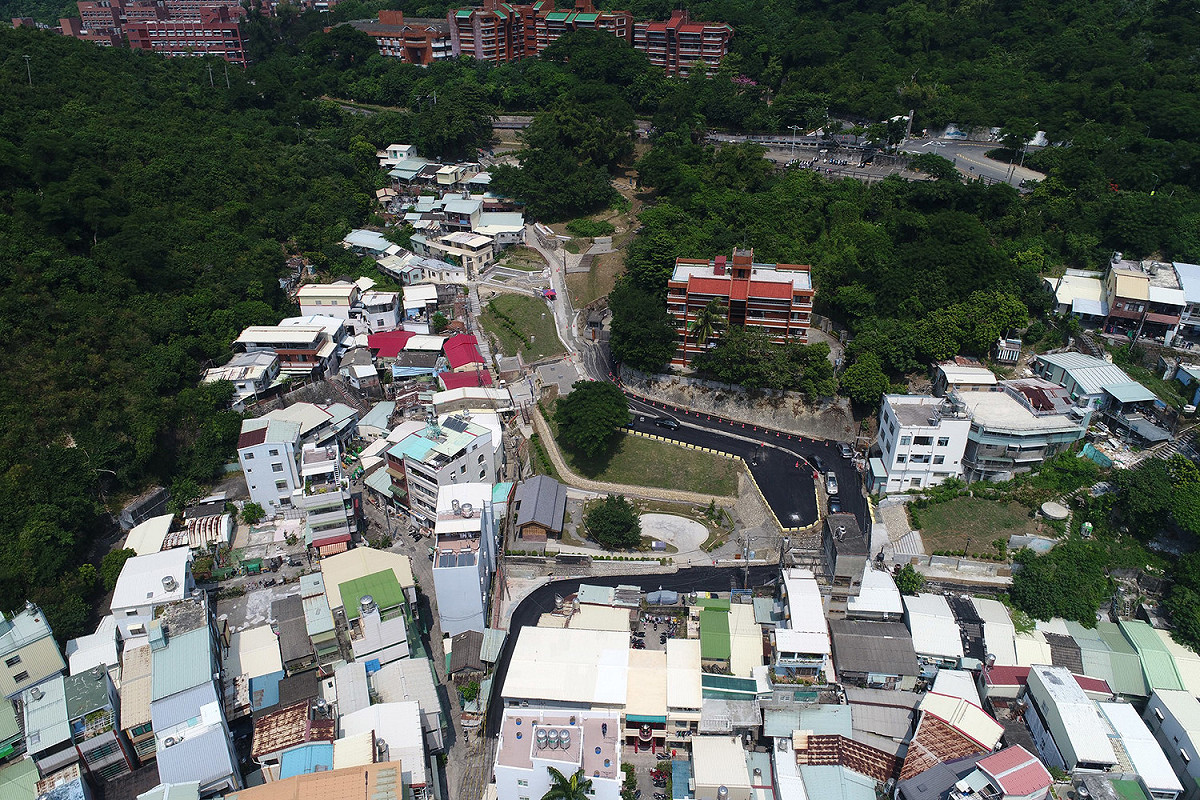登山街60巷一帶完工鳥瞰圖。 圖：高雄市政府/提供
