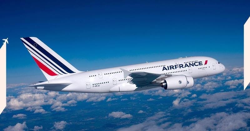 法國航空公司一架從巴黎飛往洛杉磯的A380超廣體客機，4具發動機中有一具嚴重受損，30日被迫緊急轉降加拿大。所幸無人受傷。 翻攝自法航臉書