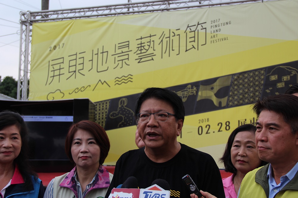 屏東縣長潘孟安在地景藝術節開幕典禮上致詞。 圖 : 屏東縣政府/提供