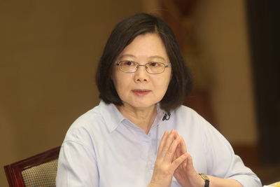 金管會主委確定由顧立雄出任時，曾遭質疑不具金融背景。總統蔡英文（圖）接受中央社專訪表示，長期以來，金融體系監督和被監督者角色難以釐清，易產生公眾信賴問題，由非金融體系的顧立雄出任金管會主委，就是希望社會對金融機構多一層信賴。 圖：中央社/提供