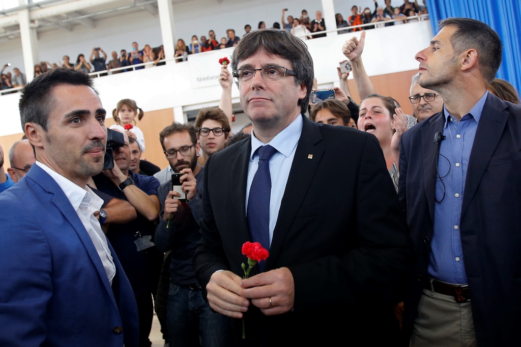 加泰隆尼亞自治區主席普伊格蒙特 (Carles Puigdemont) 暗示加泰隆尼亞在本週將有可能「單方面」宣布獨立。 圖: 達志影像/美聯社