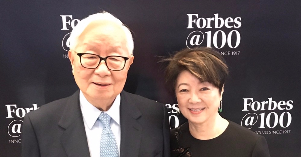 張忠謀在古稀之年迎娶張淑芬，兩人認識超過30年，結婚16年，感情甜蜜。 圖：台積電/提供