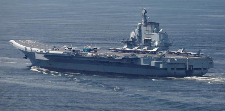 中國第一艘航空母艦遼寧號，今年7月在香港供民眾參觀。 圖：達志影像／路透社
