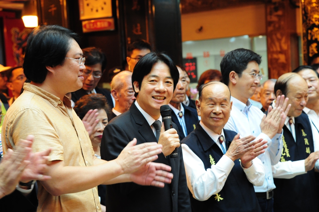 行政院長賴清德在慶安宮致詞。 圖 : 行政院/提供