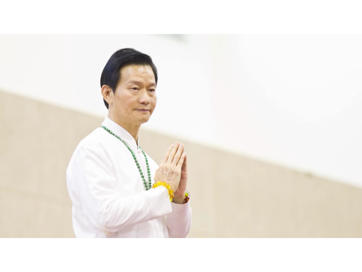 妙禪看病耍特權插隊的消息曝光後，引發網友熱議。有人質疑說，「佛還會生病喔！長知識了」。

還有網友酸說：「你們搞錯了，Seafood哪會生病！是醫生生病了，Seafood進去幫醫生看病，所以當然不用排隊啊！」 圖：翻攝自佛教如來宗臉書