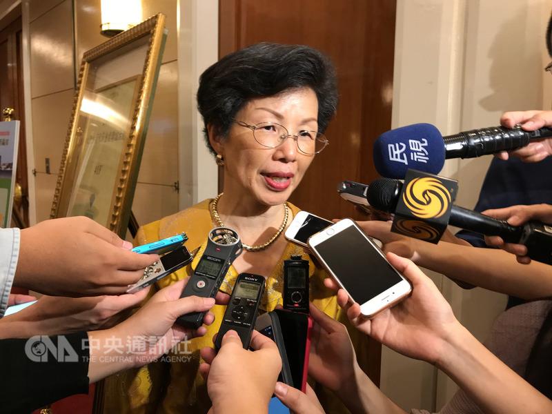 陸委會主委張小月（圖）5日表示，這次被列為中共19大黨代表的盧麗安的確出生於台灣，但已取得中國大陸身分，陸委會對此表示尊重。至於盧是否放棄台灣身分，內政部移民署仍在釐清。 圖 : 中央社