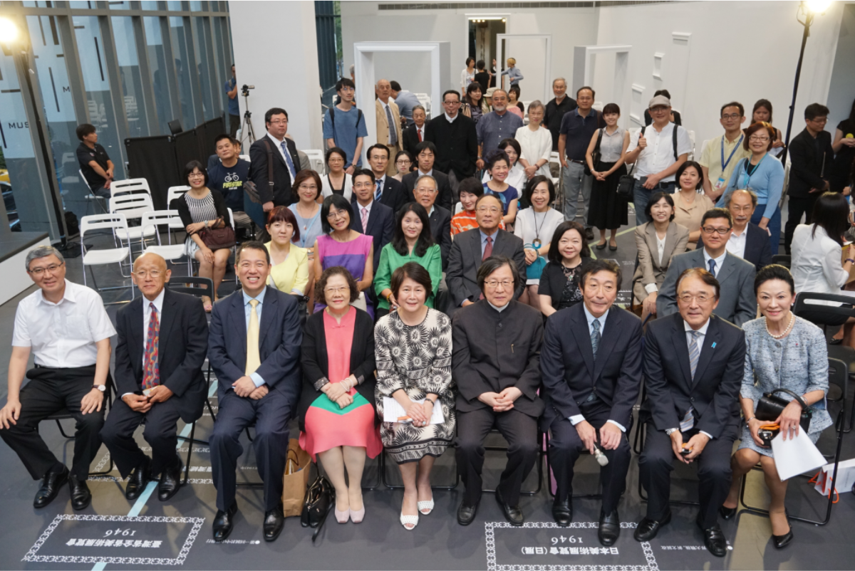 「日本近代洋画大展」，2017年10月7日至2018年1月7日於MoNTUE北師美術館盛大展出，以將近100件展品爬梳明治至昭和時期100年間日本洋畫的養成與發展。與會貴賓大合照 圖：北師美術館提供