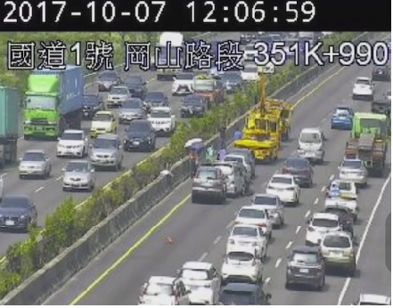 警方到場處理協助追撞排除事故。 圖：擷取自高公局網站