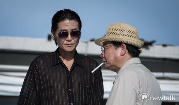 盜命師劇照。賽鴿會長肉仁仔（喜翔）與刑警陽開明（廖峻） 圖：翻攝自盜命師臉書