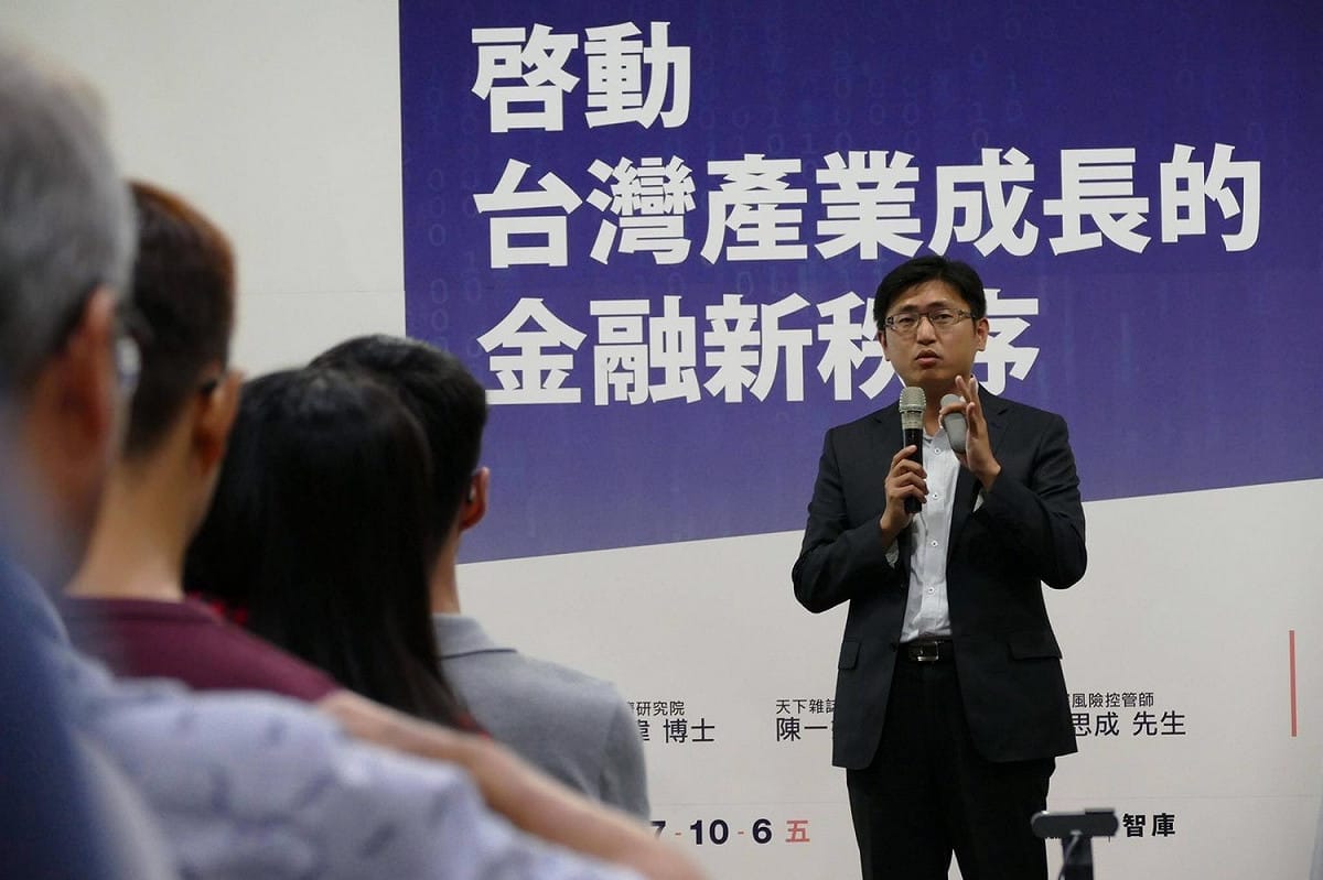 台經院副研究員盧俊偉表示，除了強化獨董的角色之外，內部檢舉人制度及保護，以及要求揭露公司最終實質受益人，都是金融機構去除家族化色彩、邁向公司治理健全化的重要關鍵。   圖：時代力量/提供